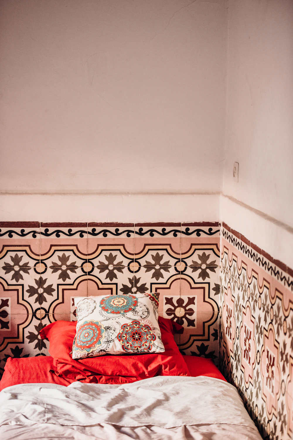 Seating corner with embroidered cushions