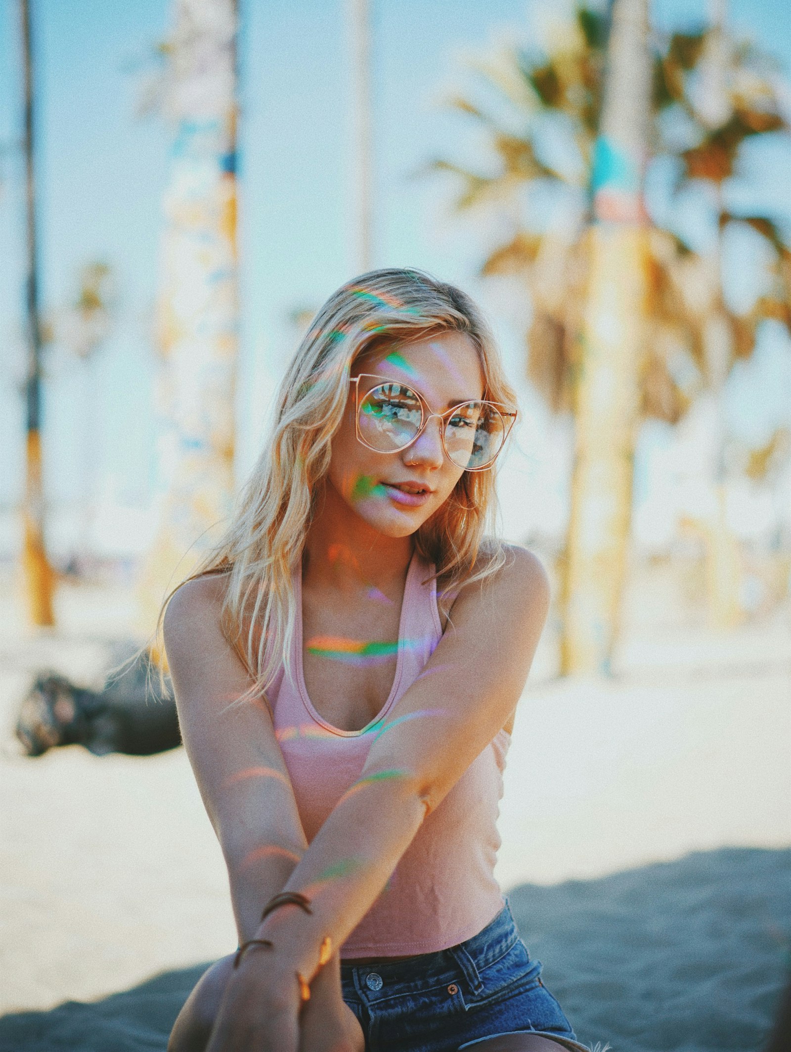 Sony a7R II + Sony Sonnar T* FE 55mm F1.8 ZA sample photo. Woman in pink tank photography