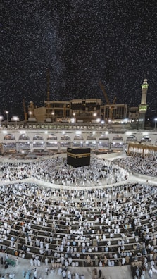 Majestic view of Al Haram Mosque in Makkah, featuring the Holy Kaaba and Islamic architecture