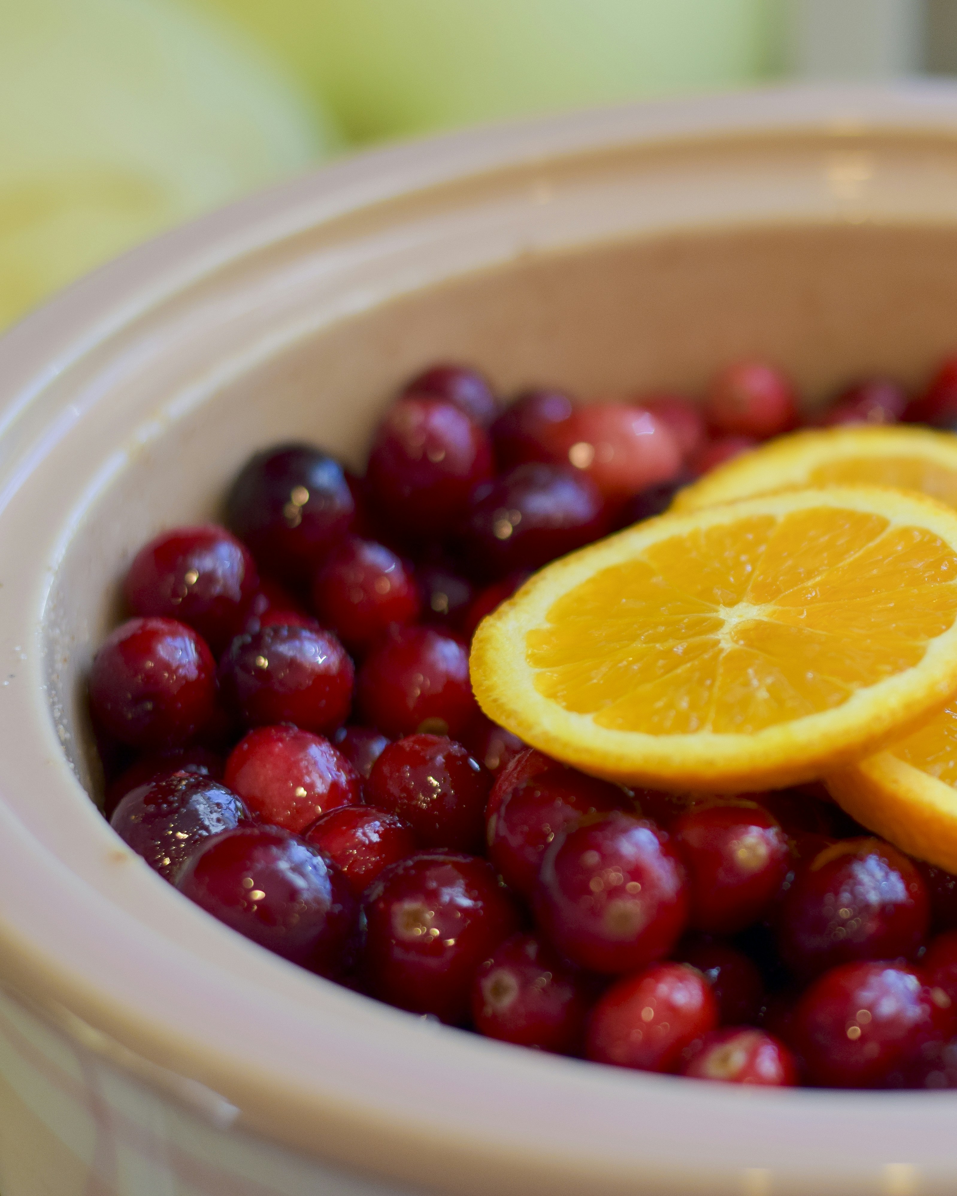 Клюква оранжевая. Варенье из клюквы картинки. Сколько сахара нужно на 1кг протёртой клюквы. Брусника с сахаром на зиму. Клюква фундук апельсин.