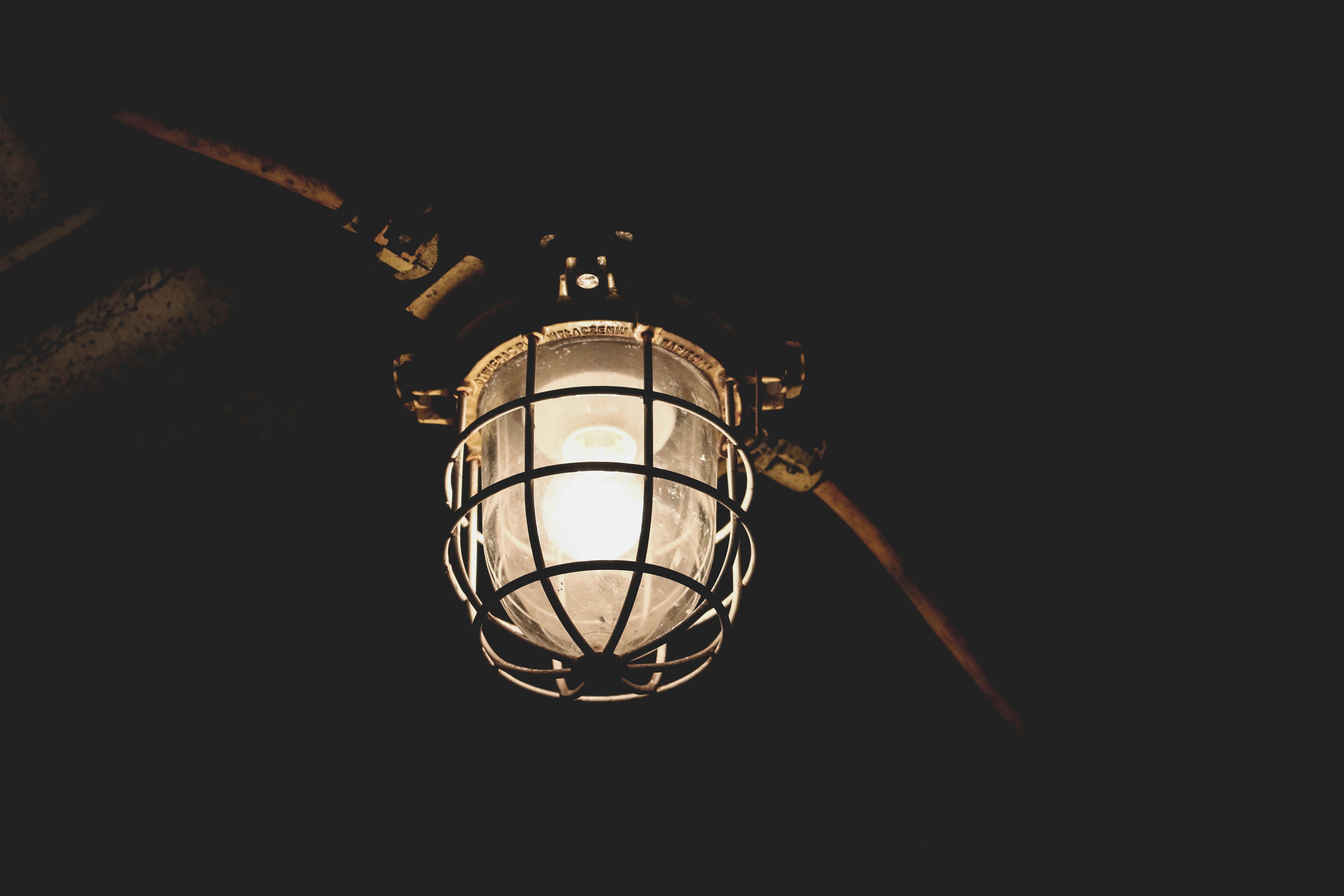 photo-1513101984273-b1633a917715