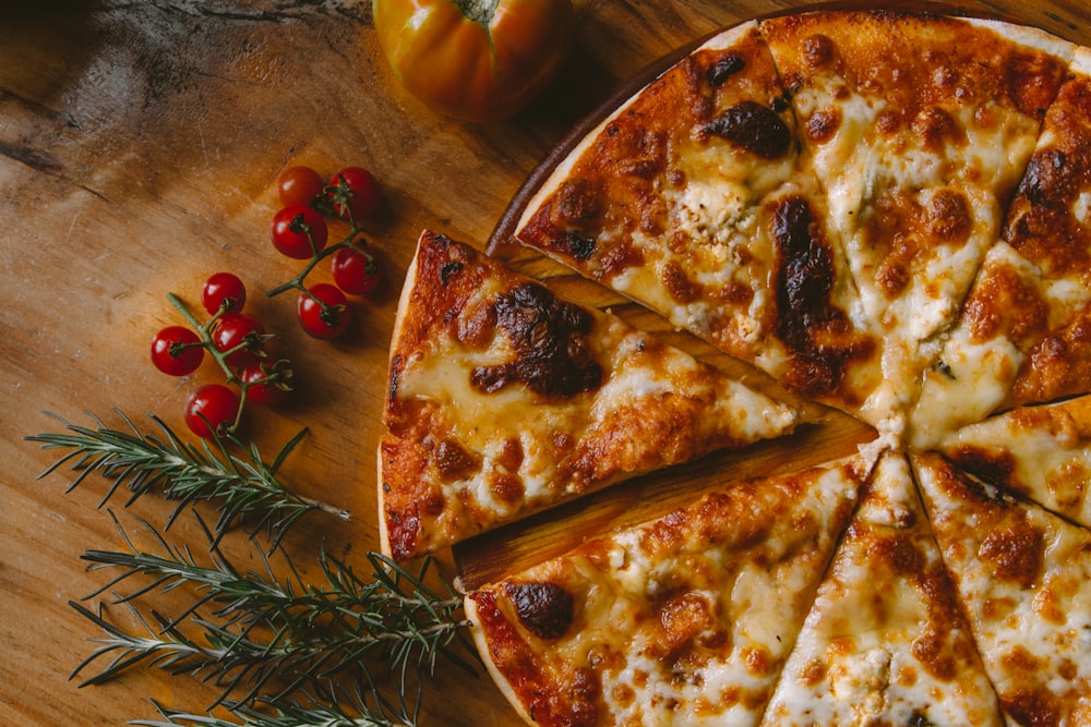 Pizza con frutos rojos