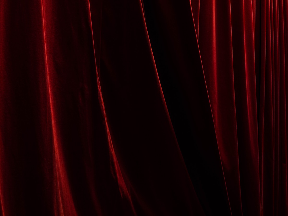 A red curtain.