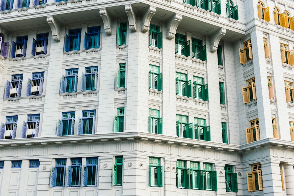 closeup photography of multi-storey building