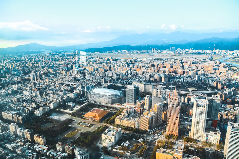 コンクリート建物の航空写真