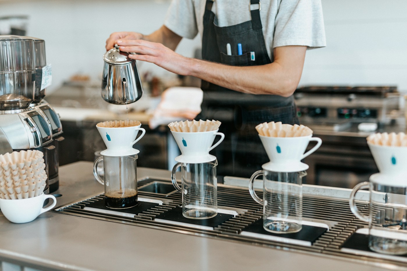 Capacitación en barismo para el personal de una cafetería