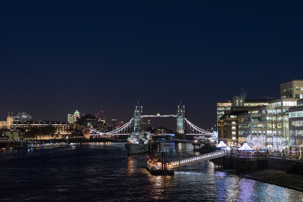 Pont de Londres pendant la nuit