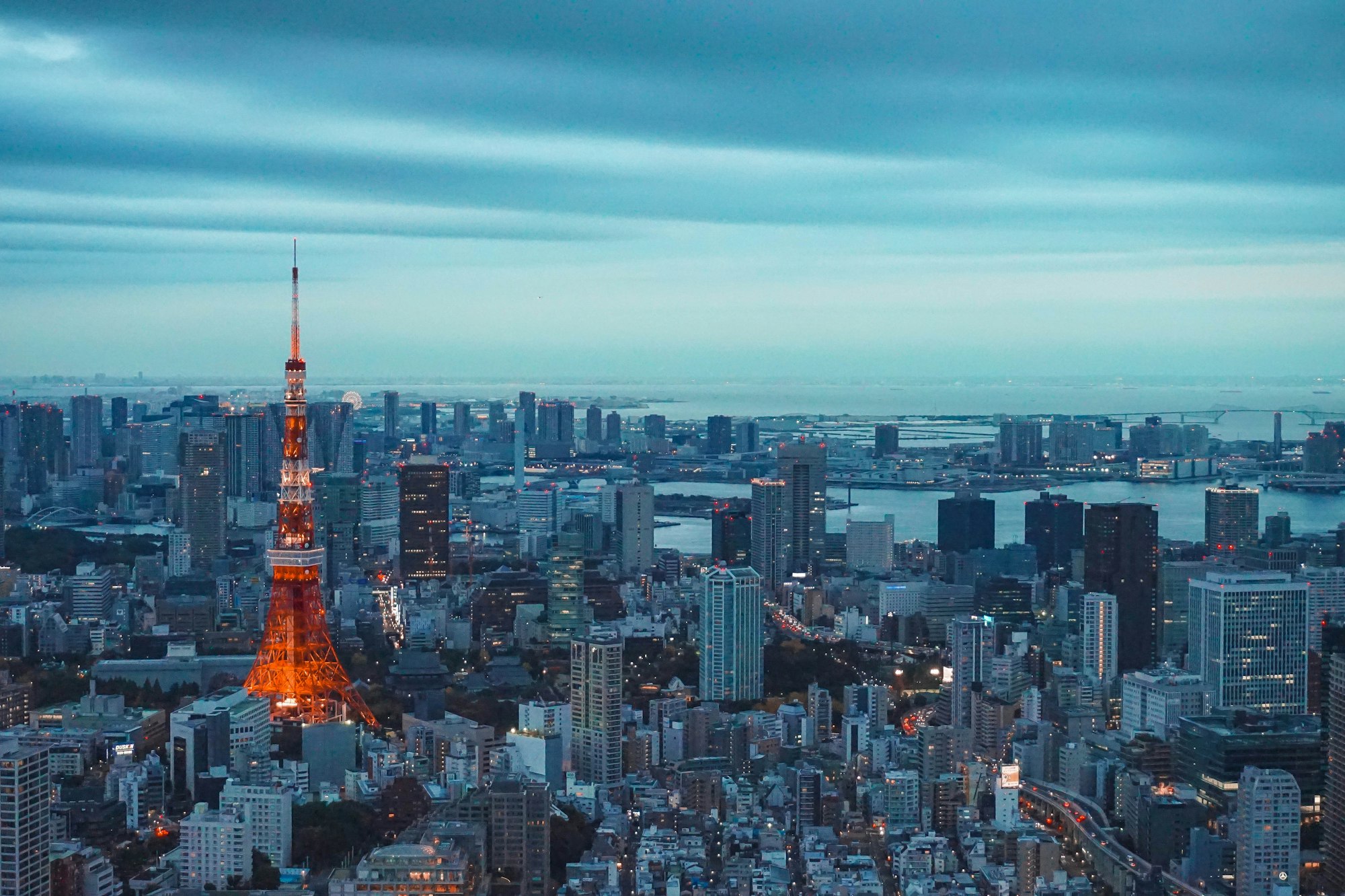 The best place to take a photo of the Tokyo Tower is at the viewing deck of Mori building in Roponggi Hills