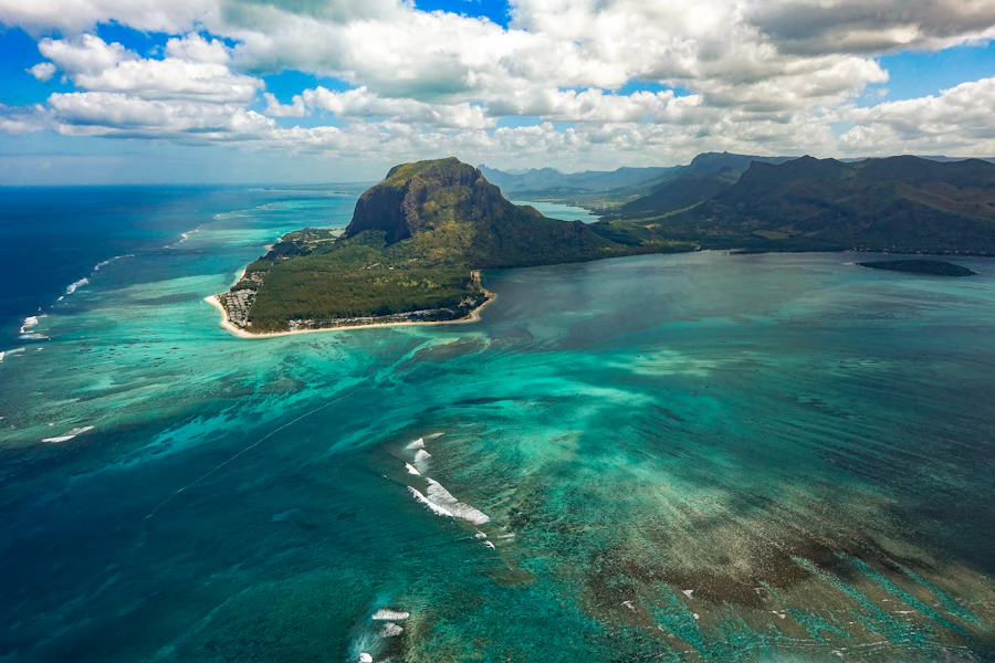 Mauritius: lagoons and the volcanic interior