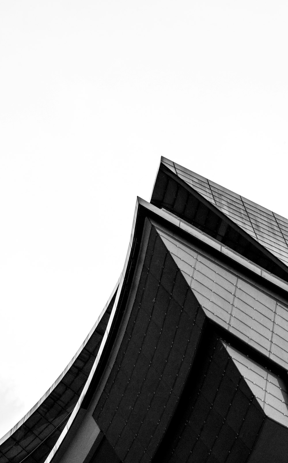 黒い建物のワーム目線