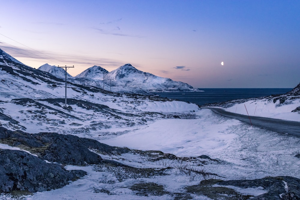 mountain cover with snow photography