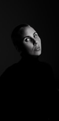 Black and white portrait of Victoria Soler with a focused, artistic expression against a dark background.