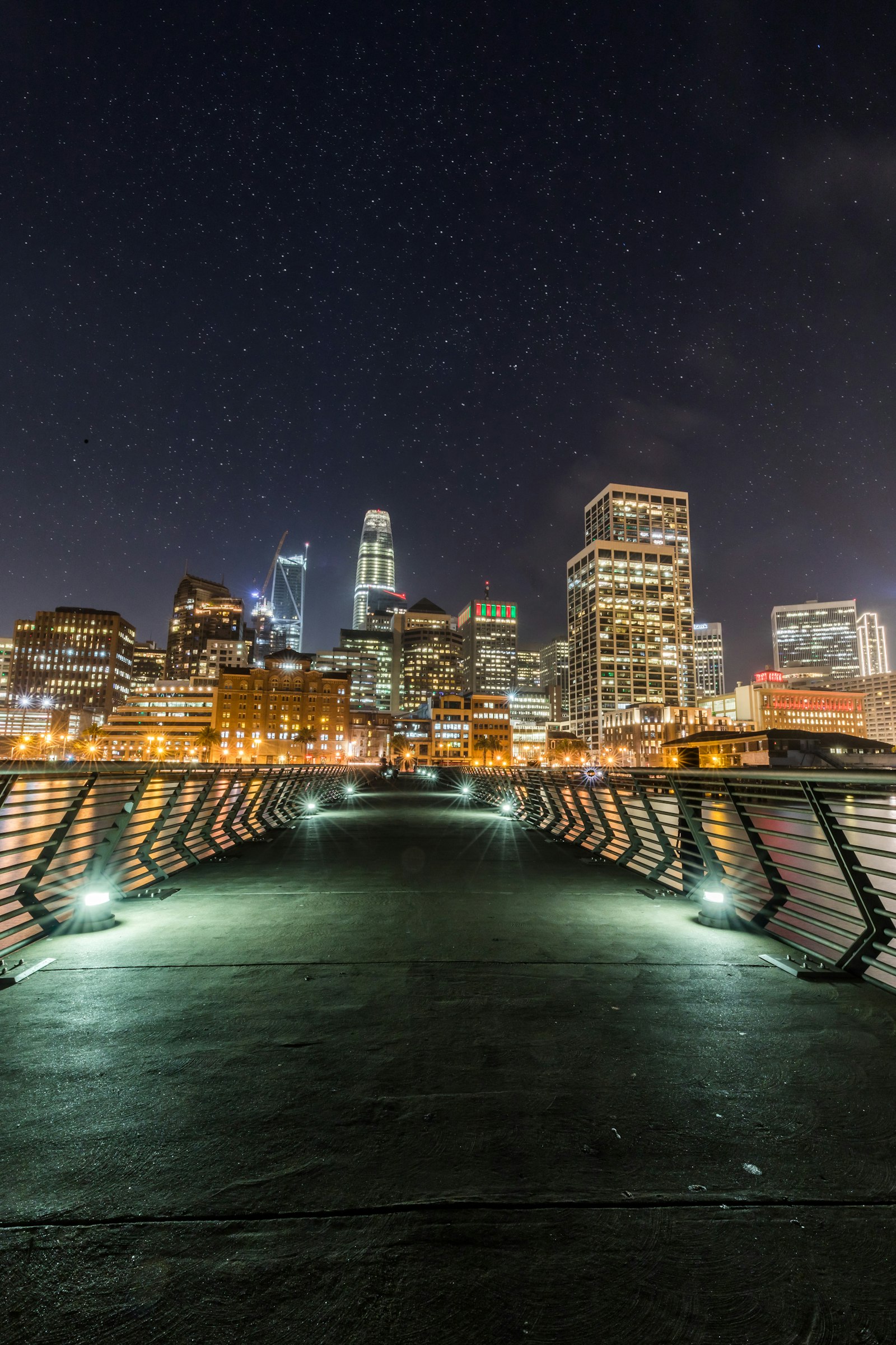 Canon EOS 5D Mark IV + Canon EF 16-35mm F4L IS USM sample photo. Cityscape photo near bridge photography