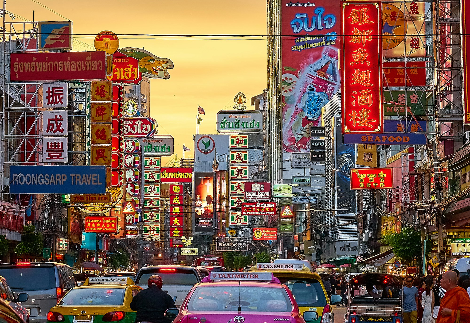 On a photowalk in Bangkok, Thailand. Whenever I have free time there’s nothing more I like to do than go out and snap. On this day I was particularly lucky with this sunset.