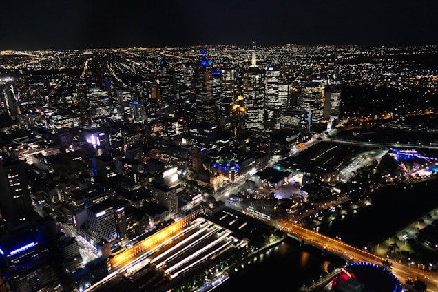 A stunning view of Nashville, Tennessee, showcasing the vibrant night lights of the city.