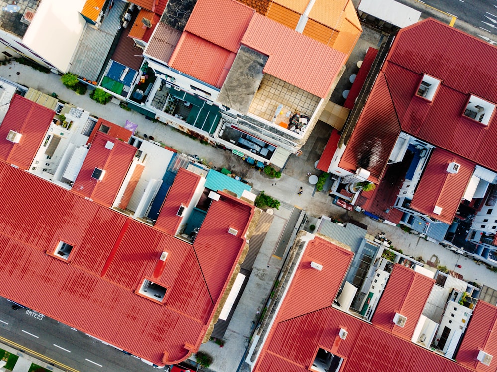Fotografía aérea de casas durante el día