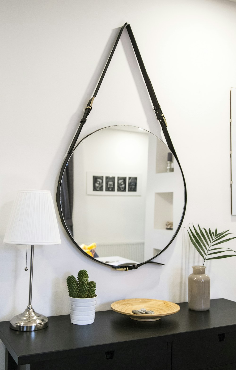 Miroir rond avec bracelet noir