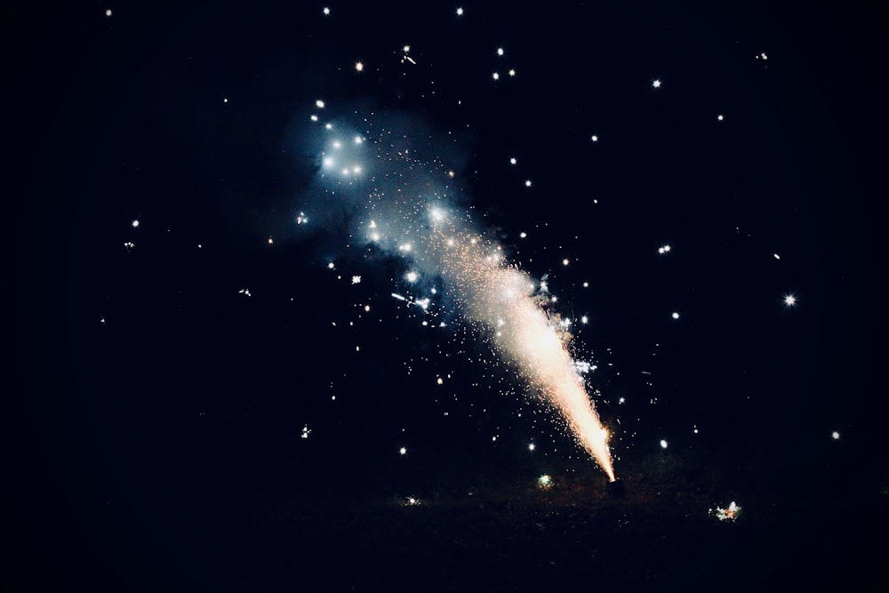 feux d’artifice pendant la nuit