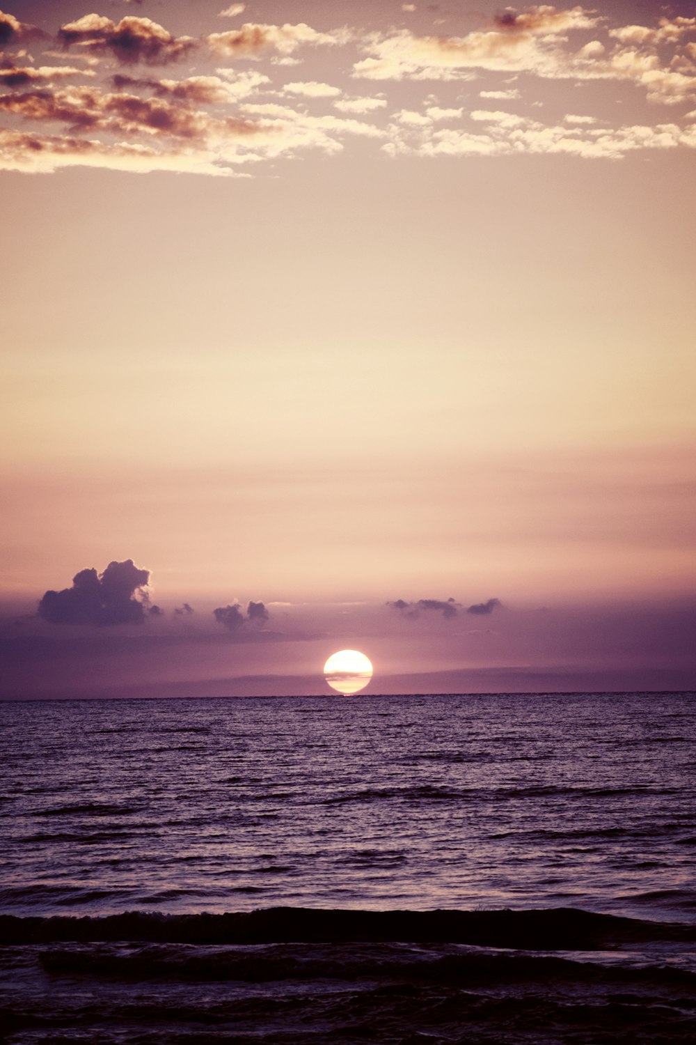 oceano durante il tramonto