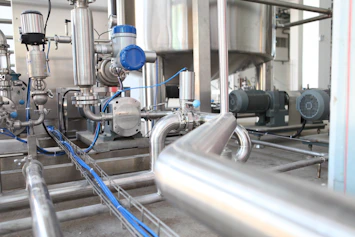 Industrial facility with integrated IoT devices monitoring efficiency.