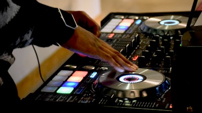 person using DJ turn table