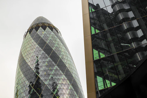 Architectural render showing a modern building with BIM data points highlighted.