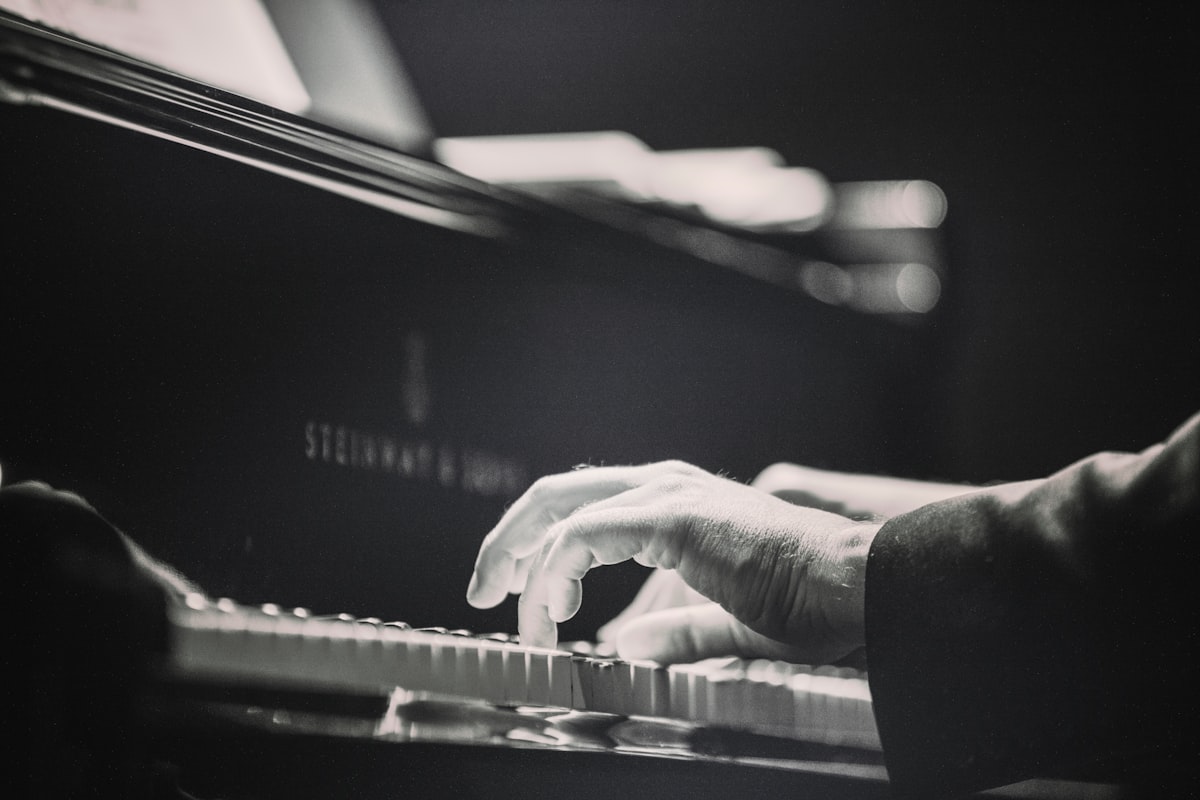 The Ultimate Beginner's Guide to Playing Piano: Benefits, Tips, and How to Start