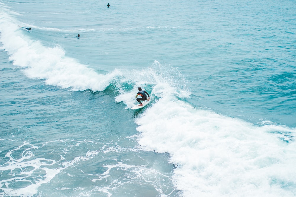 man surfing during daytime