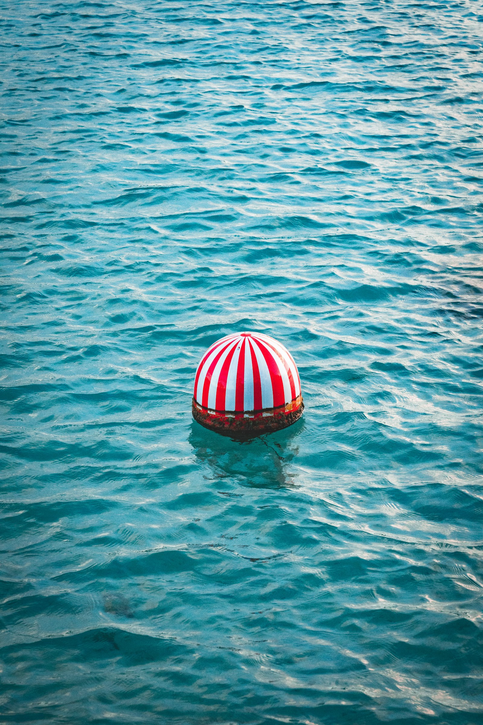 Sony a6500 + Sony FE 24-70mm F2.8 GM sample photo. Red and white buoy photography