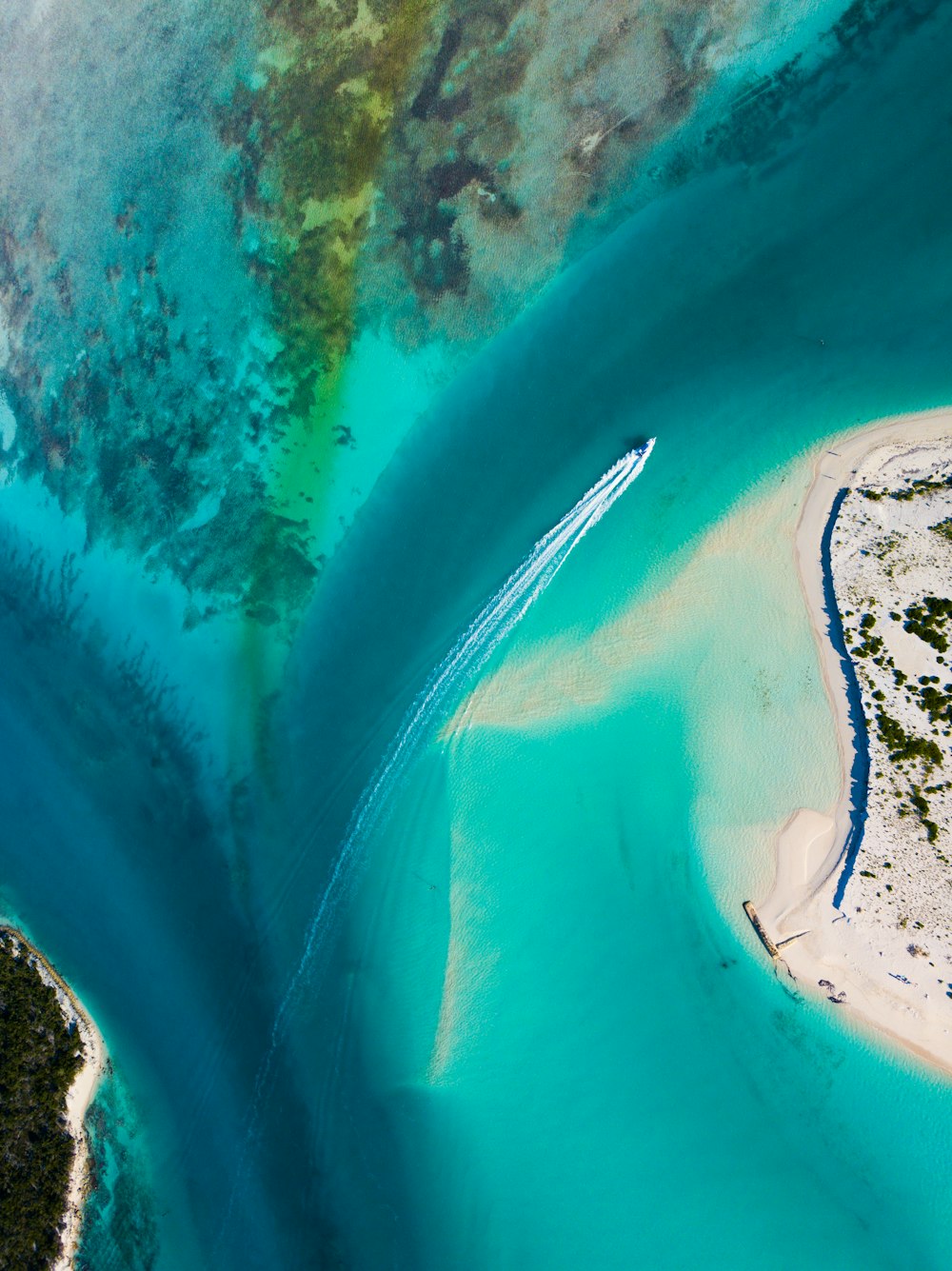 Vista aérea del cuerpo de agua