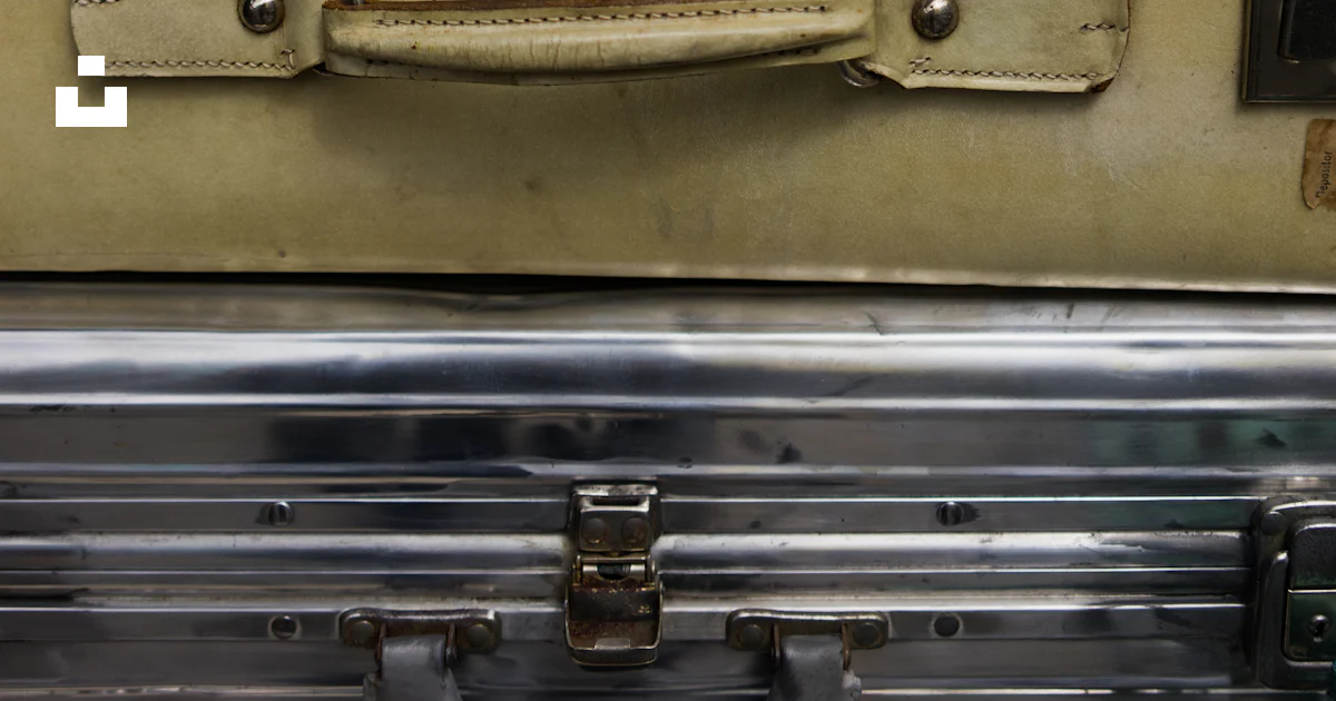 Assorted briefcases photo – Free Vintage Image on Unsplash