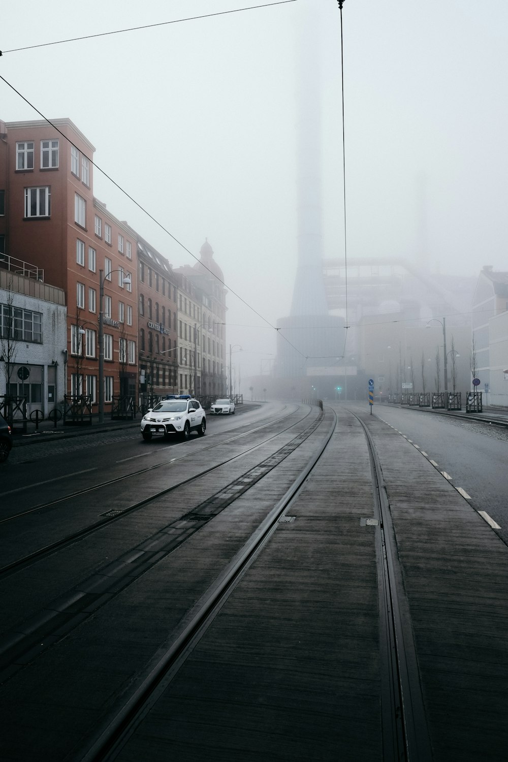 Nebel bilden sich in der Stadt