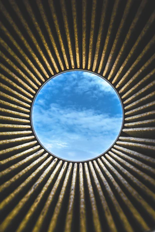 Graphical overlay of sky patterns merging with market charts to illustrate decisive trading bias.