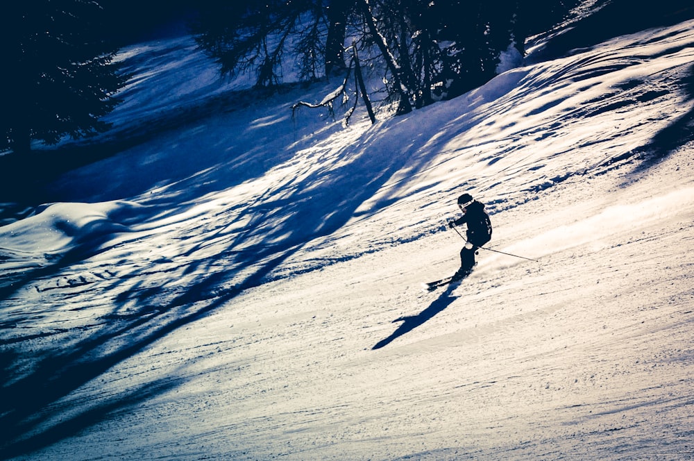 man using snow ski