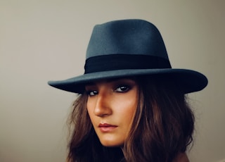 woman wearing grey hat