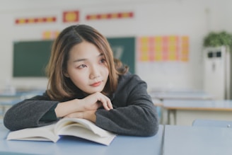 dyslexic woman in a classroom can't read
