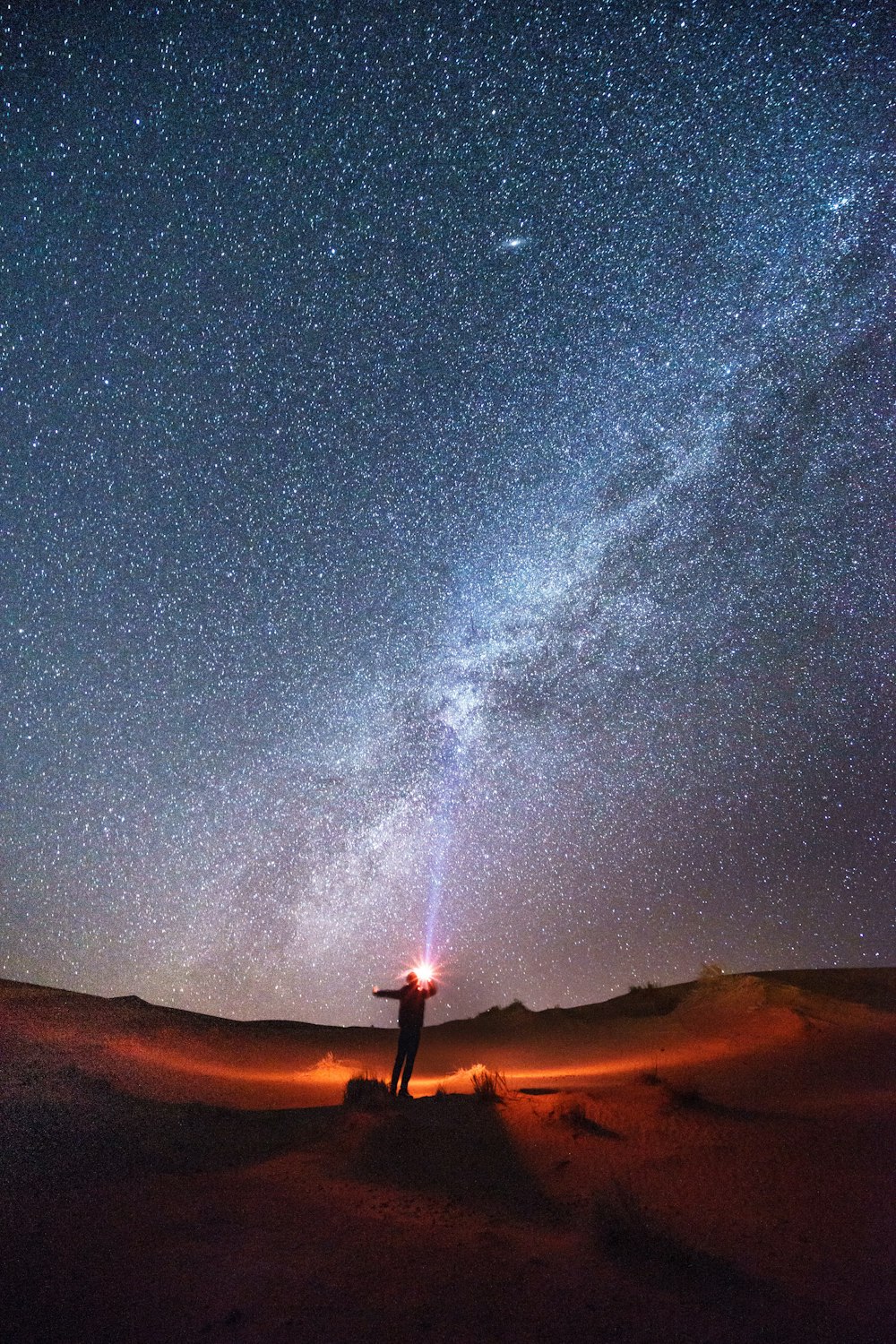 silhueta da pessoa durante a noite