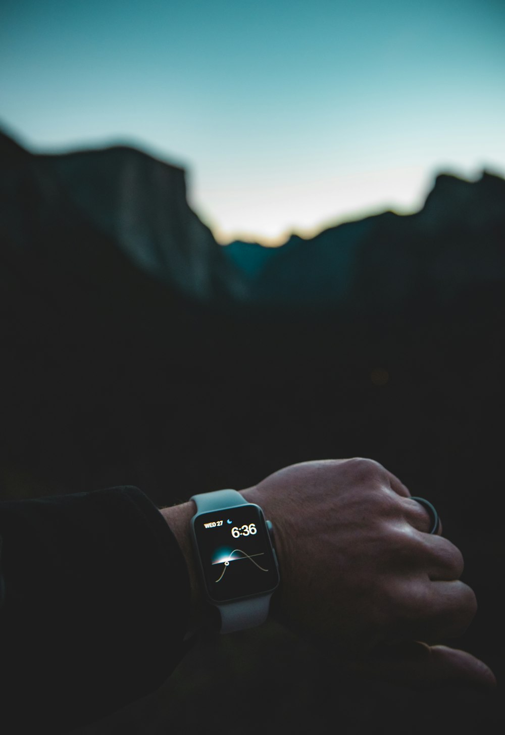 Boîtier en aluminium argenté Apple Watch avec bracelet sport blanc