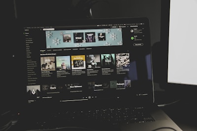black laptop computer