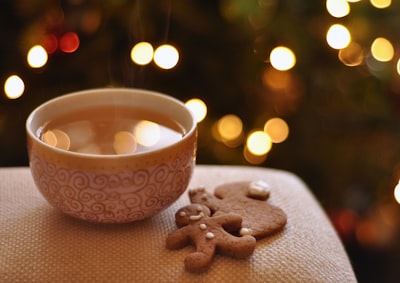 gingerbread near bowl with liquid gingerbread teams background