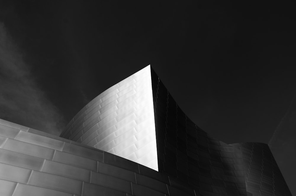 a black and white photo of a building