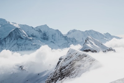 A breathtaking view of the snow-capped mountains in Himachal Pradesh.