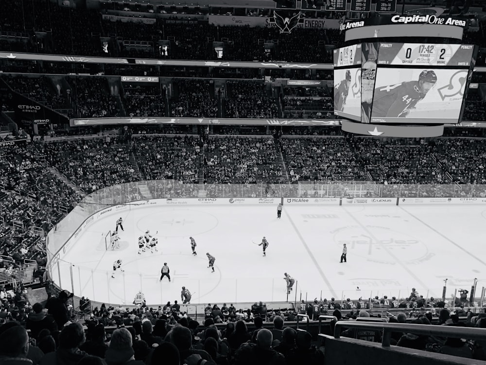 Giocatori di hockey su ghiaccio su ice hockey arena