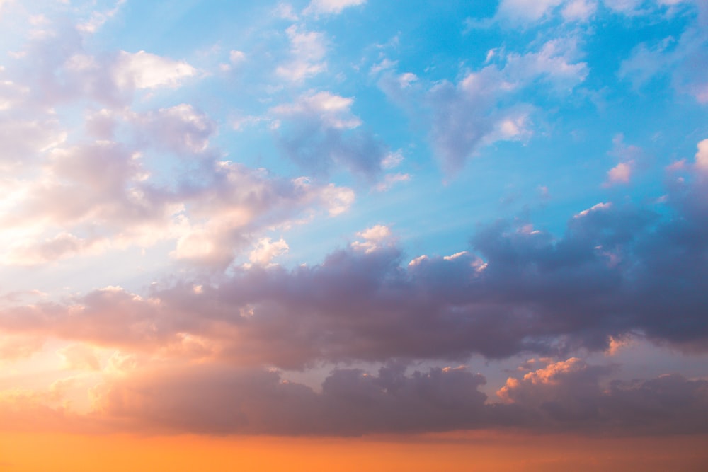 nuages et ciel pendant la journée