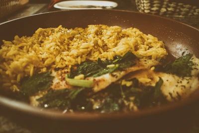 A colorful bowl of tiep sénégalais with fish and vegetables.