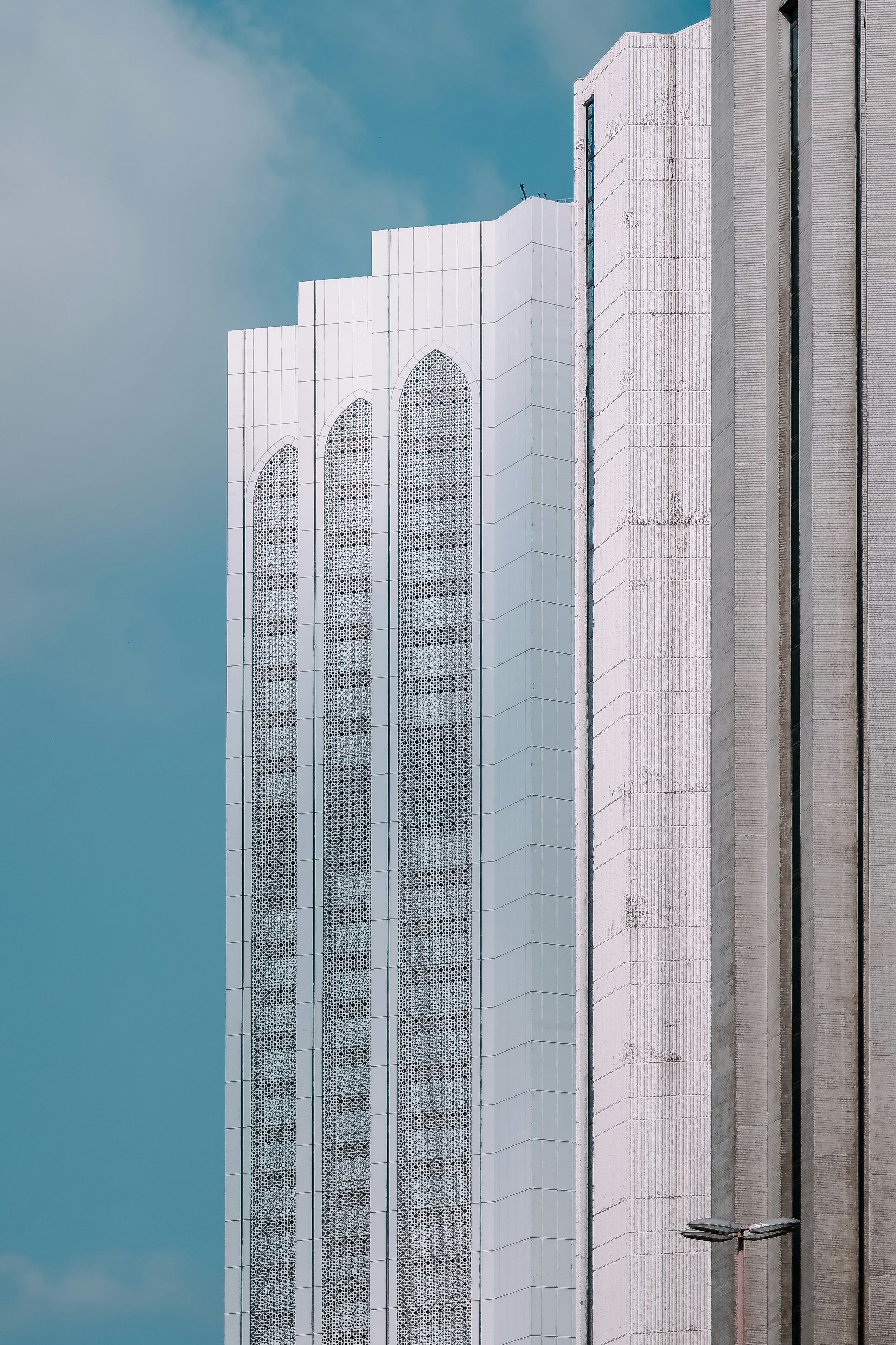 gray concrete building