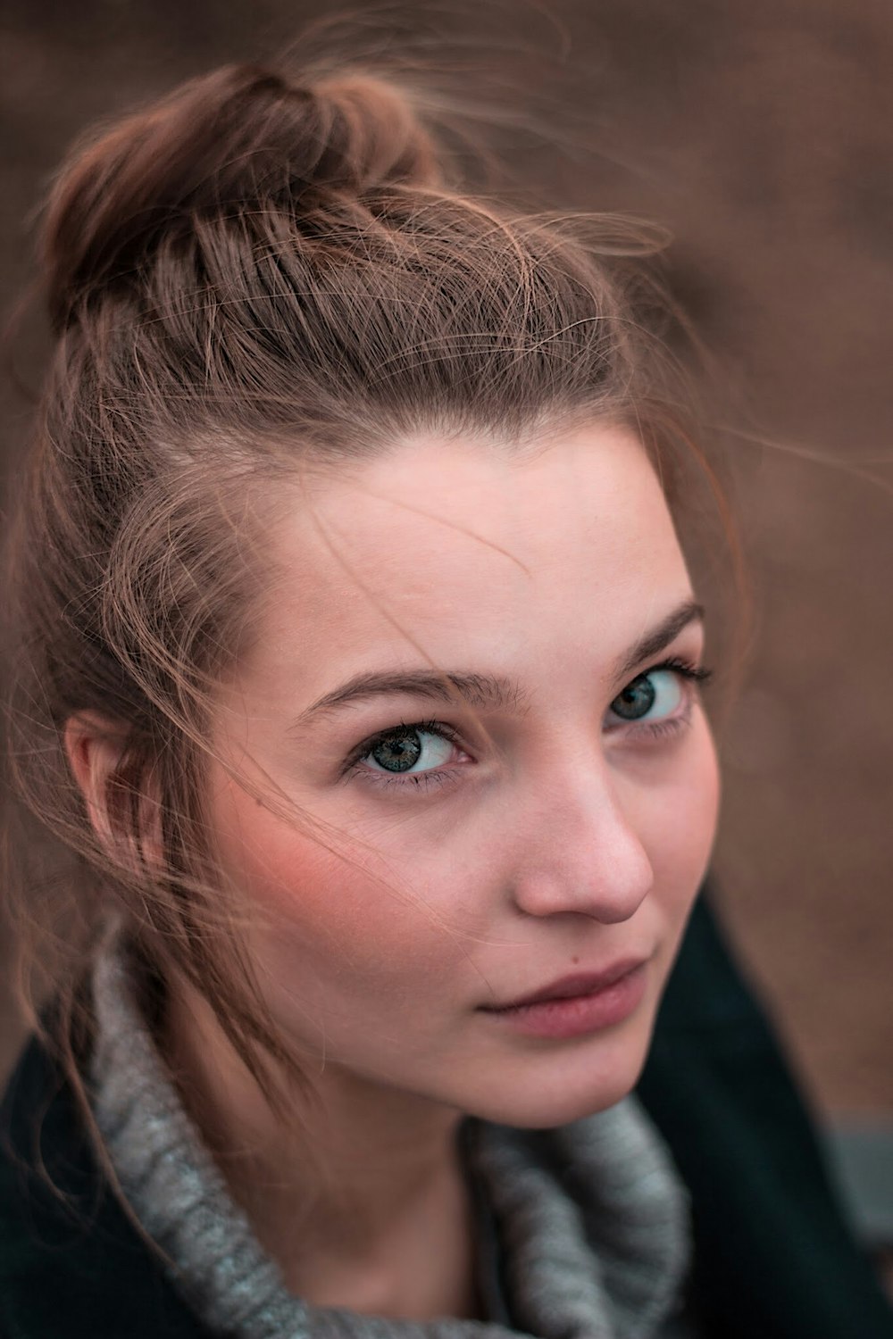 Foto de enfoque superficial de la cara de la mujer