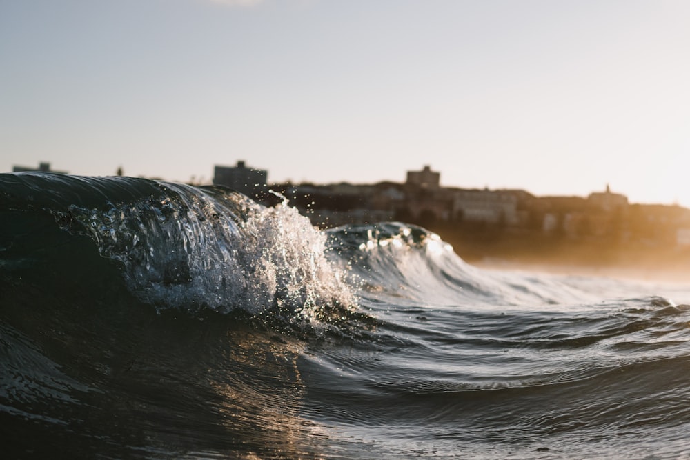 fotografia de profundidade de campo de ondas de água