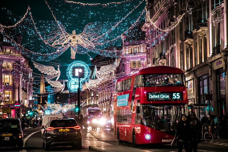 London dressed for the holidays