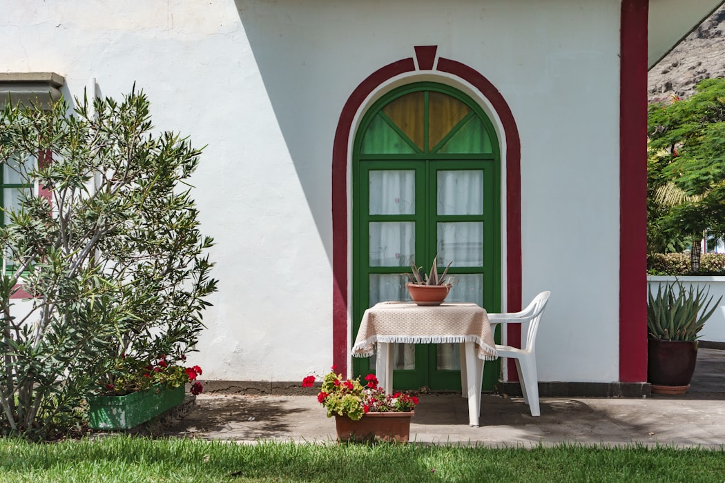 Grow a Drought Tolerant Spanish Garden | 40 Drought Tolerant Plant Ideas for your Homestead's Landscape 